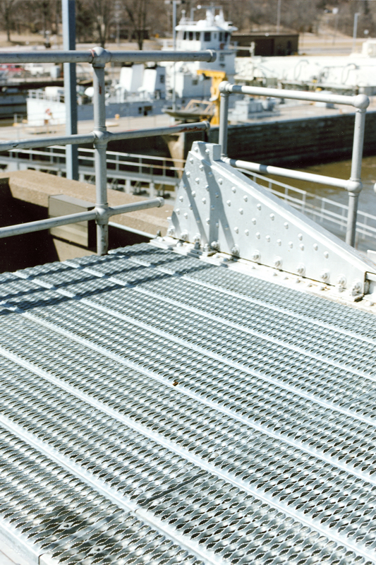 Diamond-strut Safety Grating
