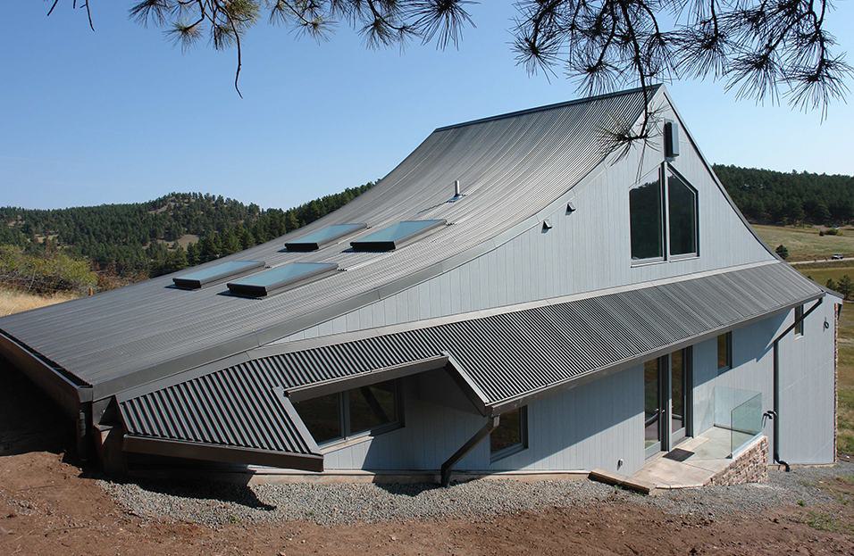 What is the Average Lifespan of a Metal Roof in Architecture?